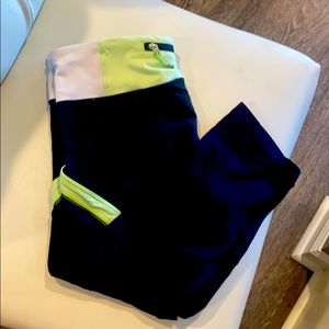 Lululemon black cropped leggings